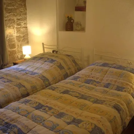 Rustical Stone House With Pool Сasa de vacaciones *