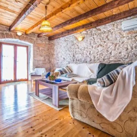 Сasa de vacaciones Rustical Stone House With Pool *