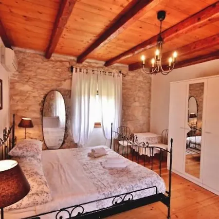 Сasa de vacaciones Rustical Stone House With Pool *