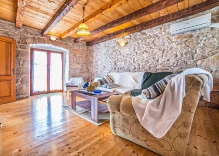 Casa vacanze Rustical Stone House With Pool *